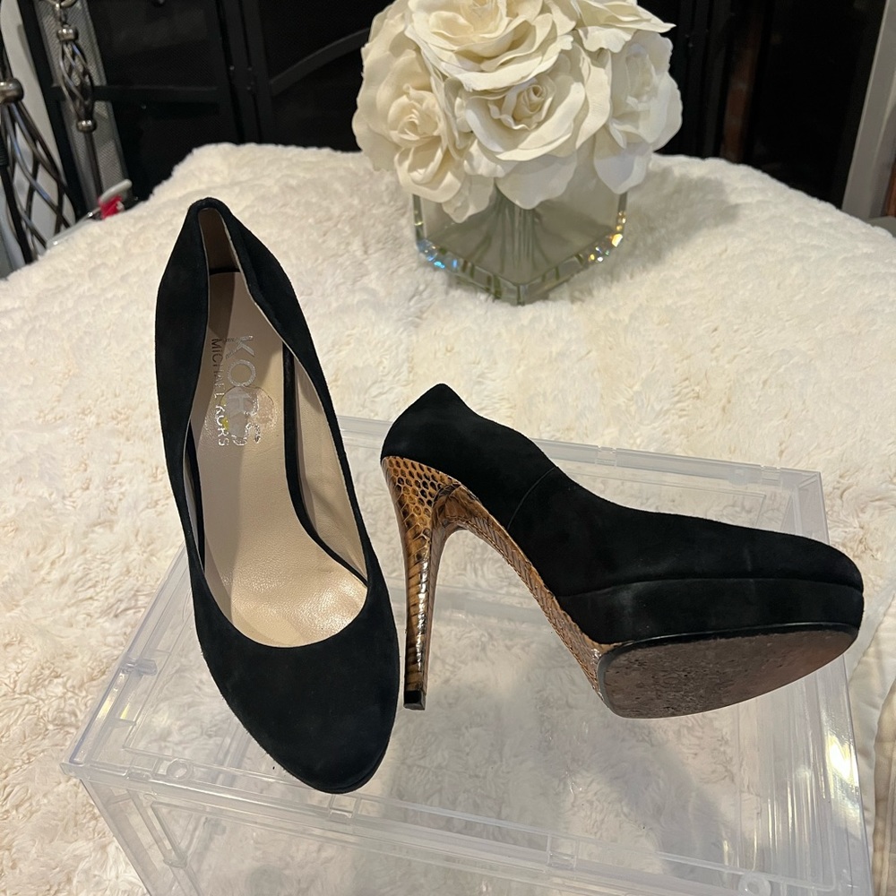 Micheal kors size 9 black suede high heels